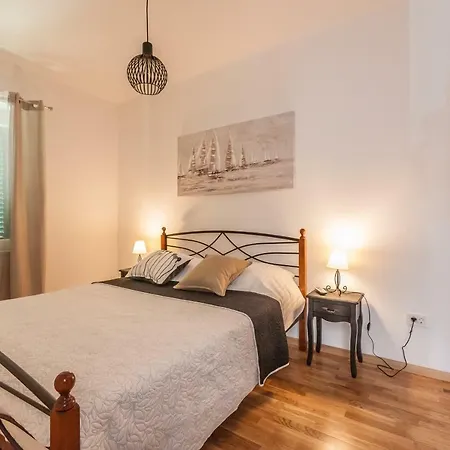 Sunny Place Apartment
