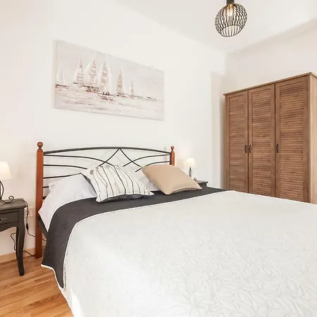 Sunny Place Apartment